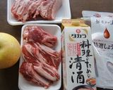 リンゴも味つけに使うスペアリブの醤油煮作り方1写真