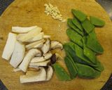 エリンギと絹さやのにんにく塩バター炒め作り方1写真