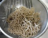 暖まるよ～豚バラ＆ゴボウの蕎麦♪生姜風味作り方3写真