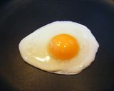 目玉焼きで～ミッキー(#^.^#)作り方1写真