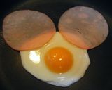 目玉焼きで～ミッキー(#^.^#)作り方2写真