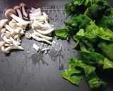 簡単ちぢみほうれん草としめじのバター醤油作り方1写真