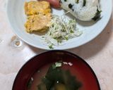簡単★わかめと白だしのおにぎりと味噌󠄀汁作り方4写真