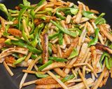 ちくわとさつま揚げの青椒肉絲風炒め作り方7写真