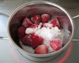 バレンタインにも♡苺の果肉たっぷりプリン作り方1写真
