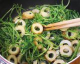 簡単☆豆苗とちくわの炒め物作り方2写真