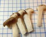 きのことハムのマヨ黒胡椒炒め作り方1写真