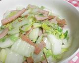 白菜とスパムのシンプル炒め~作り方3写真