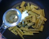 食物繊維いっぱい☆ふきと油揚げの炒め煮！作り方4写真