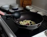タイ風セロリと豚ひき肉のジンジャー炒め丼作り方2写真