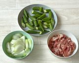 食感楽しい！オクラと豚こま肉のピリ辛中華作り方1写真