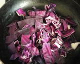 麺は緑色☆紫キャベツの不思議な焼きそば♪作り方1写真