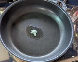 食欲UP！ブロッコリーと豚肉ガリバタ炒め作り方4写真