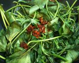 さつま芋の葉の食べるラー油炒め作り方3写真