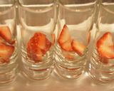 スプーンで食べるイチゴチョコ作り方1写真