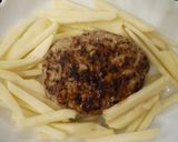 ハンバーグをリメイク！簡単マヨグラタン♪作り方1写真