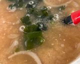 わかめと豆腐と玉ねぎ味噌汁 具沢山作り方2写真