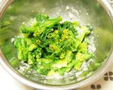 山葵がピリッ！塩麹で菜の花のからし和え❀作り方3写真