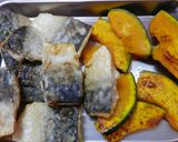 鯖と南瓜の☆バターニンニク醤油絡め作り方3写真
