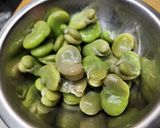 空豆とシメジのガーリック炒め作り方1写真