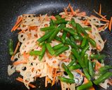 お弁当にもぴったり！カレー風味のれんこんきんぴら作り方5写真