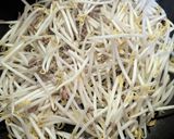 簡単★晩御飯！挽肉ともやしのお味噌汁作り方2写真