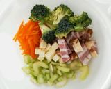 ブロッコリーとベーコンのわさびマヨサラダ作り方1写真