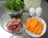 たっぷり三つ葉の焼きうどん【温泉卵のせ】作り方1写真