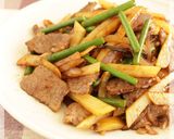 じゃがいもとにんにくの芽の牛肉炒め作り方7写真