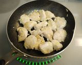 バジル風味♡鶏とトマトとチーズ蒸し作り方3写真