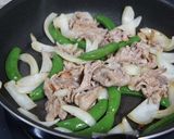 スナップえんどうと豚肉のコチュジャン炒め作り方2写真