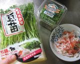 春【豆苗・カニカマ。ごま味噌マヨ和え】作り方1写真