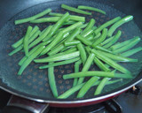 揚げカマとインゲン茄子の黒胡椒味噌炒め作り方1写真