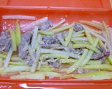 *ルクエde大根皮と豚肉の塩麹蒸し*作り方3写真
