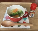 市販ワンタンスープに野菜をプラスして作り方3写真
