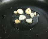 鶏せせりとサツマイモのガーリック炒め作り方2写真