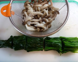 塩麹で☆ほうれん草としめじの簡単和え物作り方1写真