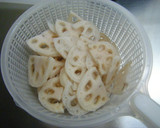 簡単！れんこんのバターしょうゆ炒め作り方1写真