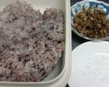 梅しそおかか入れて☆黒米ごはんのおにぎり作り方3写真