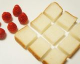 朝食にレンジで簡単♪苺のパンプディング作り方1写真