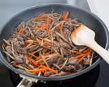 牛肉とごぼうのきんぴら風炒め☆ご飯が進む甘辛味！作り方2写真