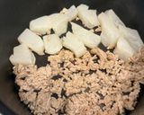こんにゃくと豚ひき肉の炒め煮（味噌）作り方2写真