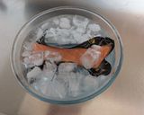 冷凍サーモン氷水解凍作り方1写真