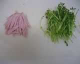 Ｂ−カロテン豊富♪豆苗とハムの中華サラダ作り方2写真
