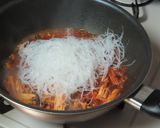 豚挽き肉と湯葉と春雨の炒めもの麻婆ソース作り方3写真