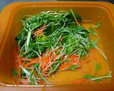 人参と水菜の粒マスタード入り洋風和えもの作り方1写真