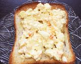 朝食にレンジでゆで卵風☆卵マヨパン作り方3写真