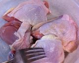 塩麹で柔らかい♡骨付鳥ももトマト煮込み♫作り方1写真