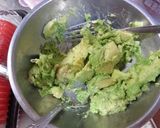 何にでもOK！簡単アボカドソース作り方1写真
