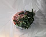 冷凍ニラの鶏団子レタススープ作り方1写真